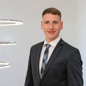 Jonas Schindler Finanzmakler Versicherungsmakler der DKG Jonas Schindler